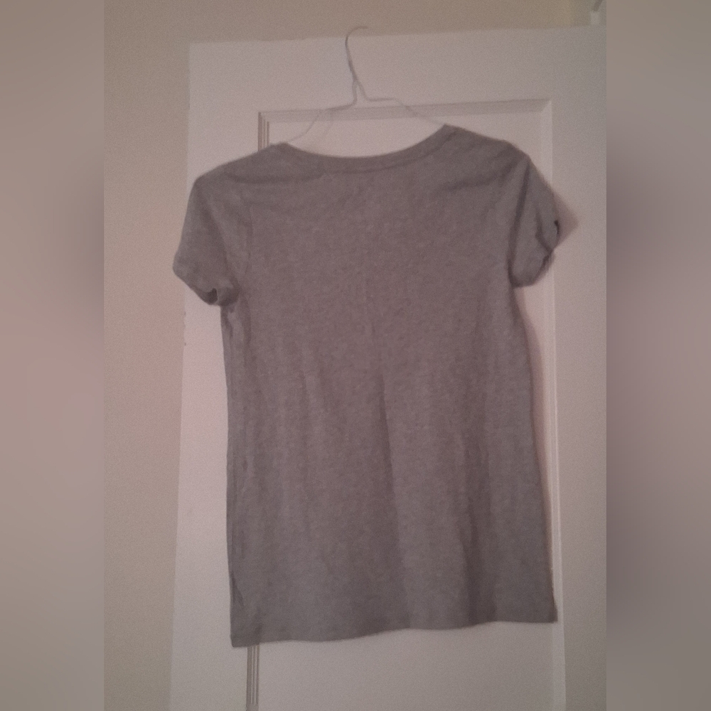 Gray Gap shirt - Picture 4 of 7